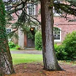 Finest Retreats - Edwardian - 9 Bed, Sleeping Up To 21