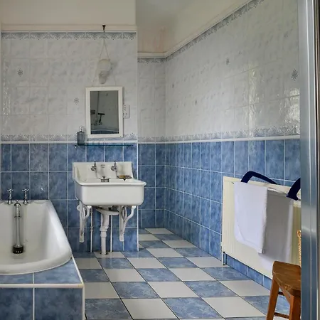 Finest Retreats - Edwardian - 9 Bed, Sleeping Up To 21