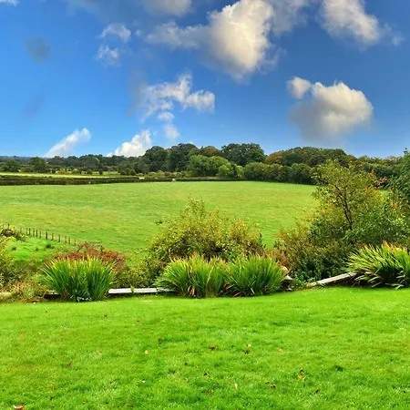 Finest Retreats - Edwardian - 9 Bed, Sleeping Up To 21